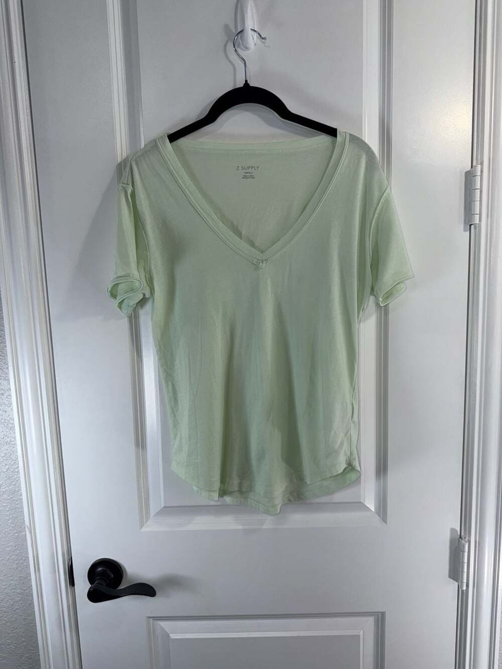 Z SUPPLY Organic V-Neck Tee in Whisper Mint